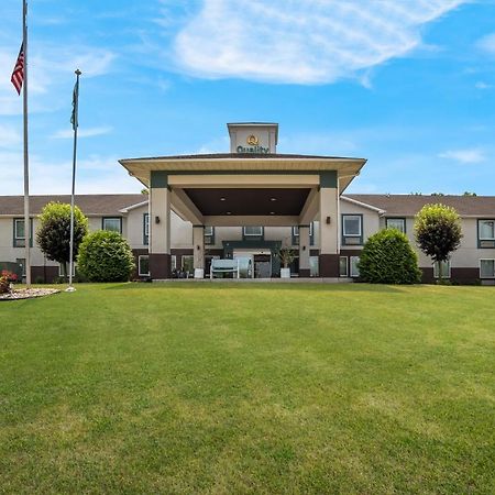 Quality Inn & Suites Chambersburg Bagian luar foto