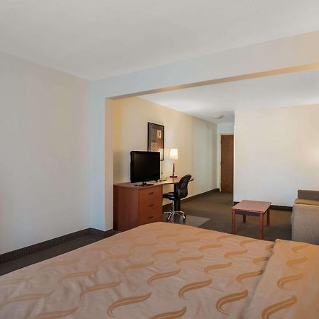 Quality Inn & Suites Chambersburg Bagian luar foto