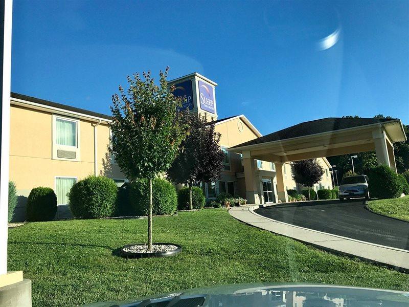 Quality Inn & Suites Chambersburg Bagian luar foto