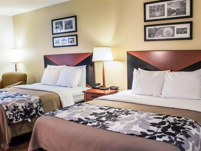 Quality Inn & Suites Chambersburg Bagian luar foto