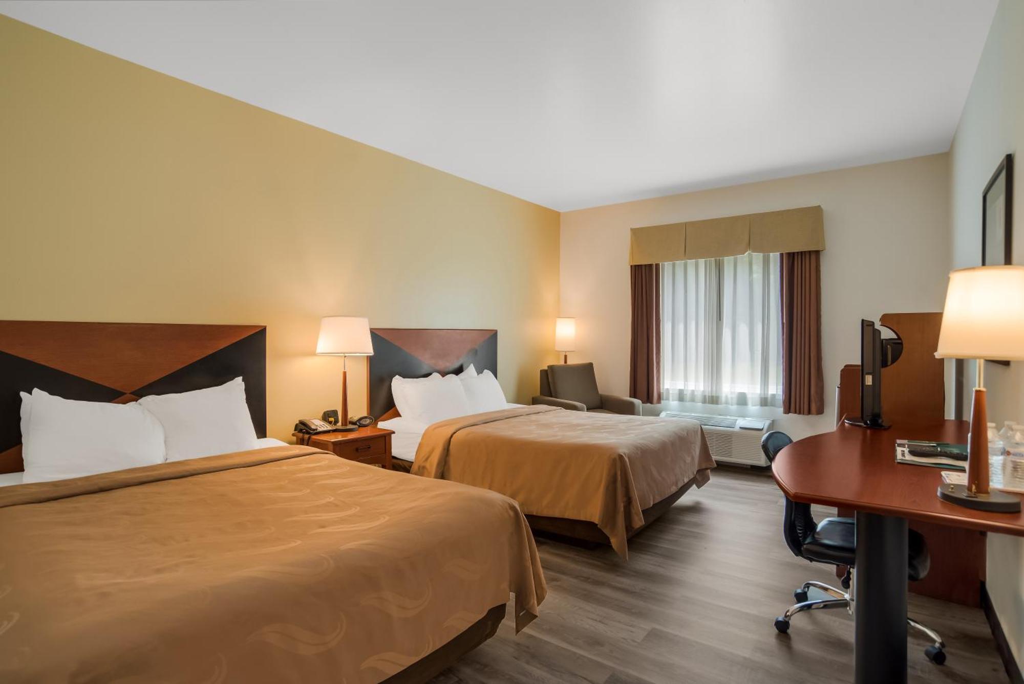 Quality Inn & Suites Chambersburg Bagian luar foto