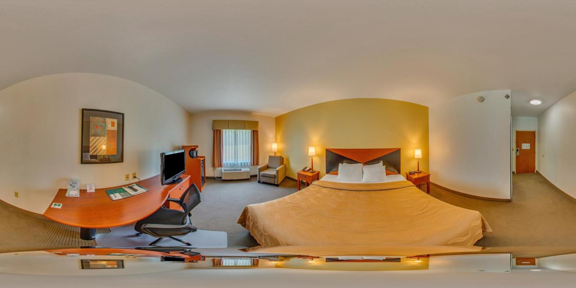 Quality Inn & Suites Chambersburg Bagian luar foto