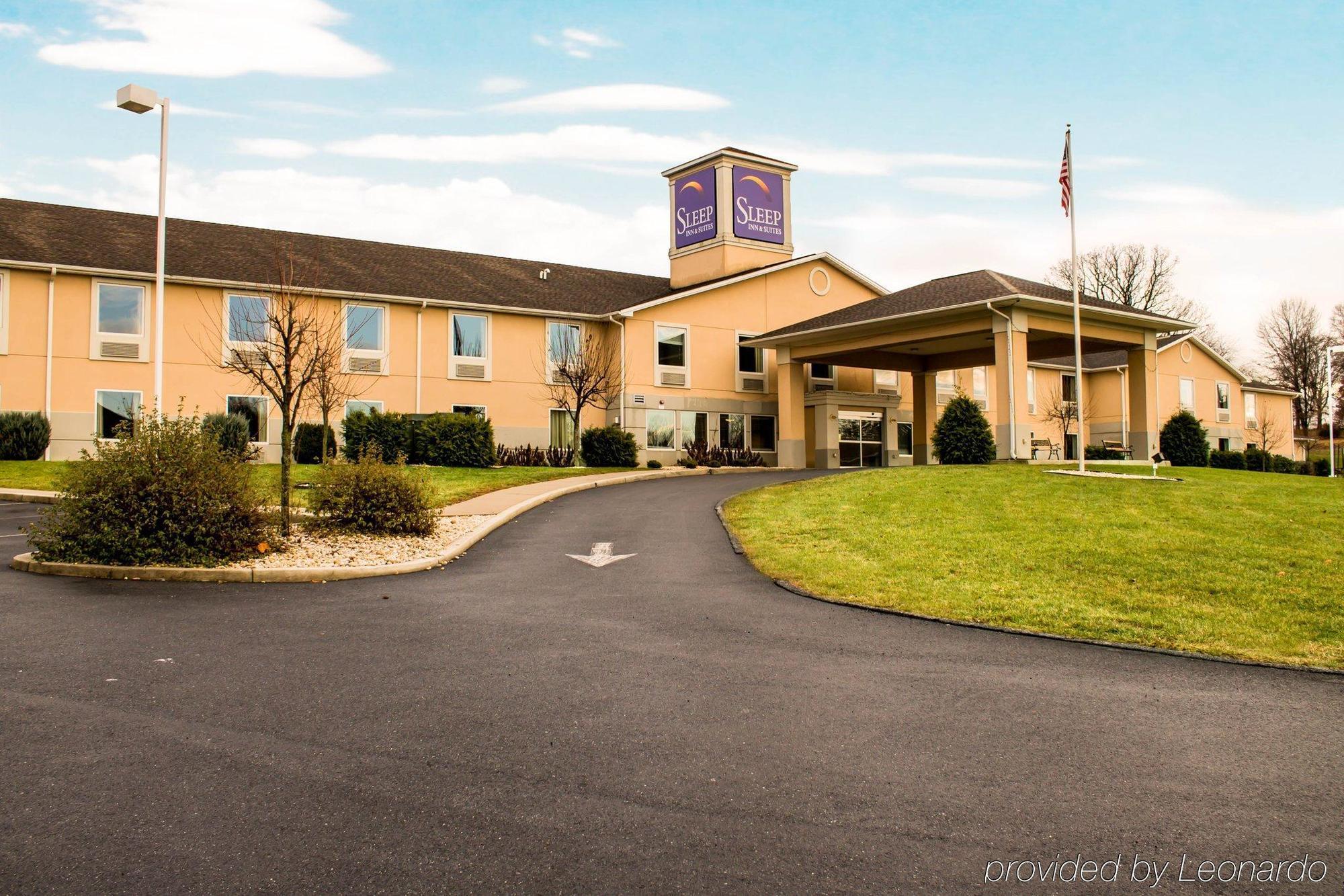Quality Inn & Suites Chambersburg Bagian luar foto