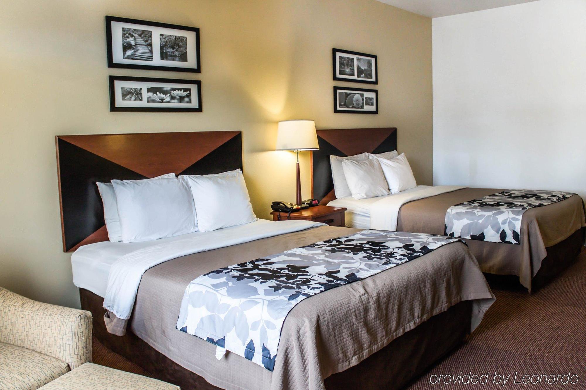 Quality Inn & Suites Chambersburg Bagian luar foto
