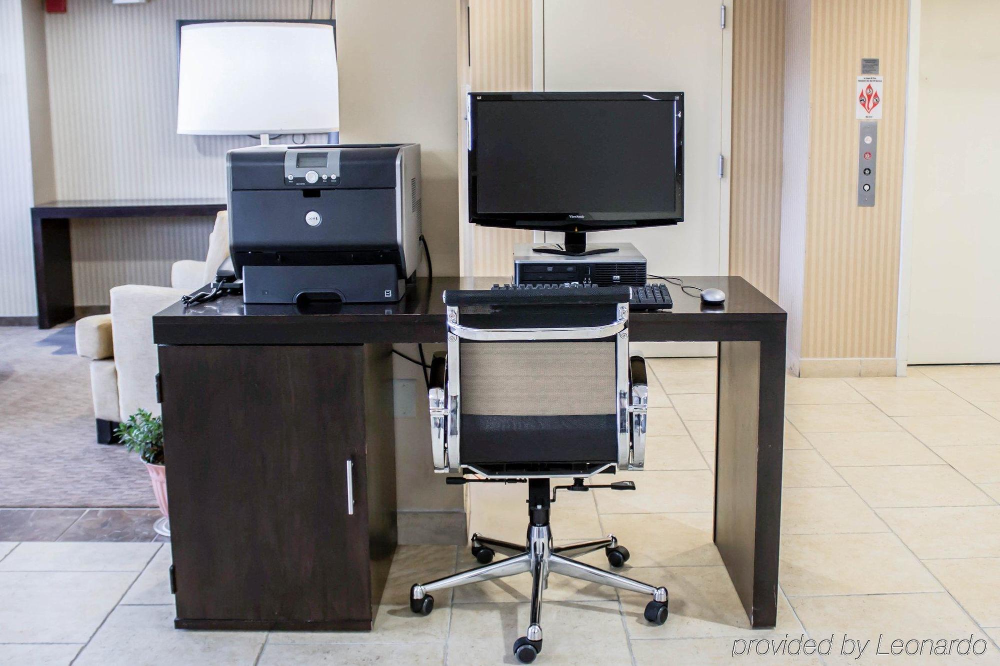 Quality Inn & Suites Chambersburg Bagian luar foto