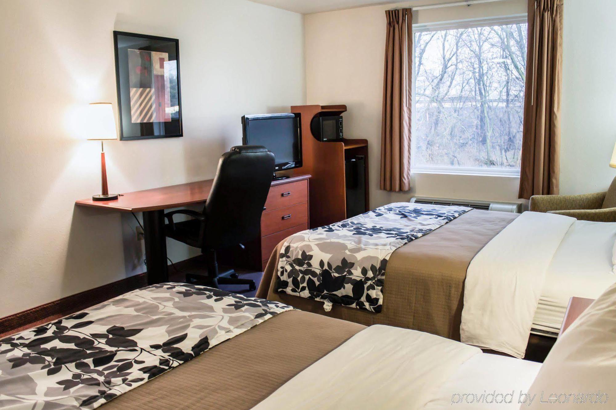 Quality Inn & Suites Chambersburg Bagian luar foto