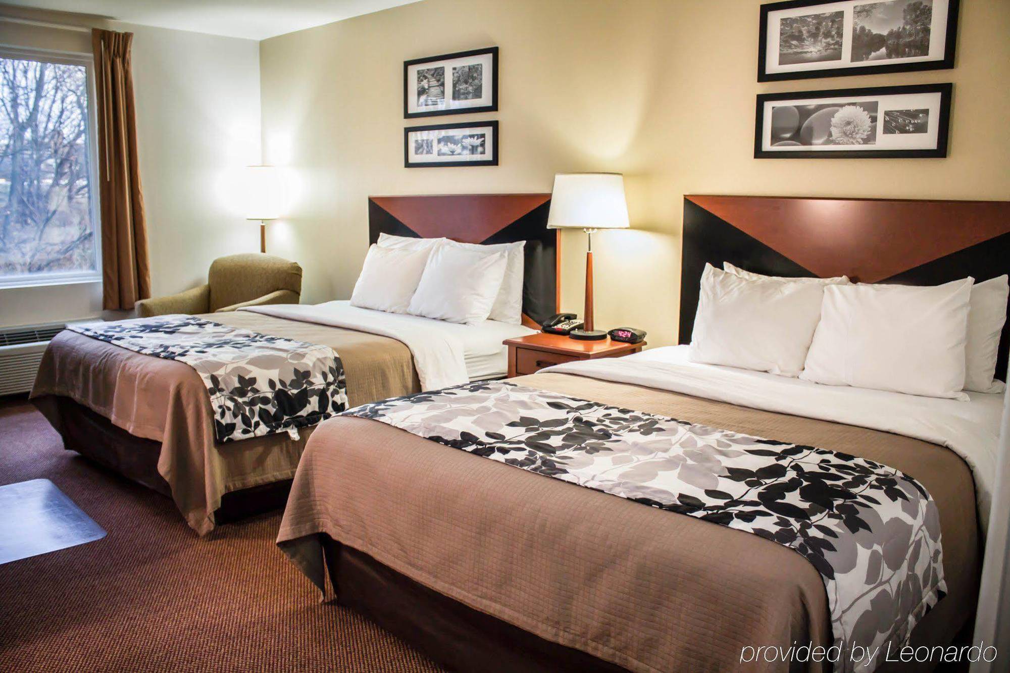 Quality Inn & Suites Chambersburg Bagian luar foto