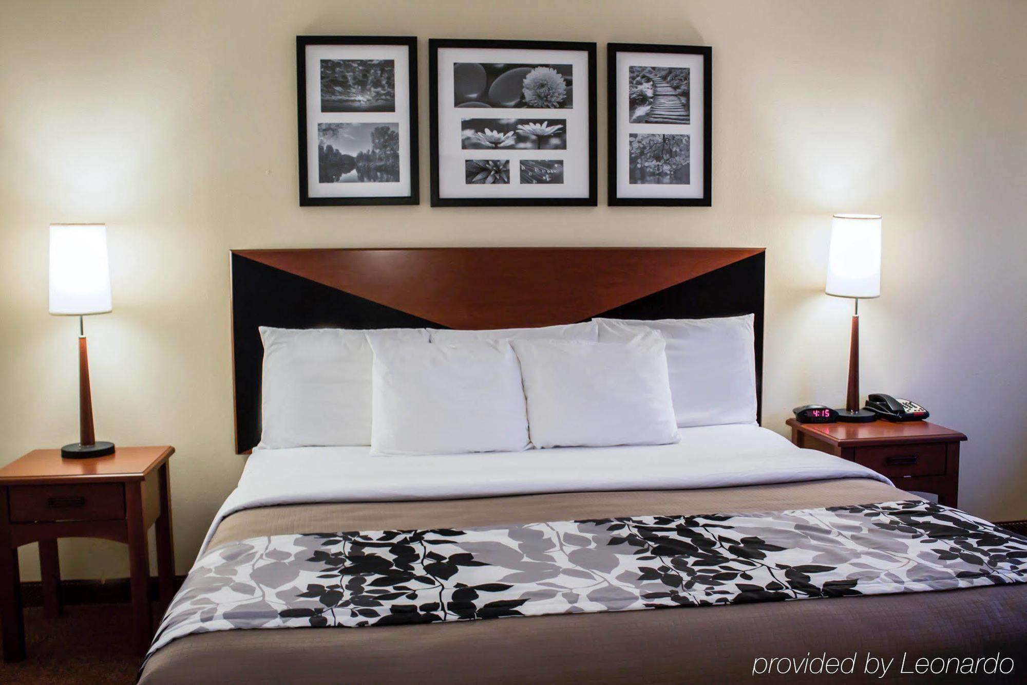 Quality Inn & Suites Chambersburg Bagian luar foto