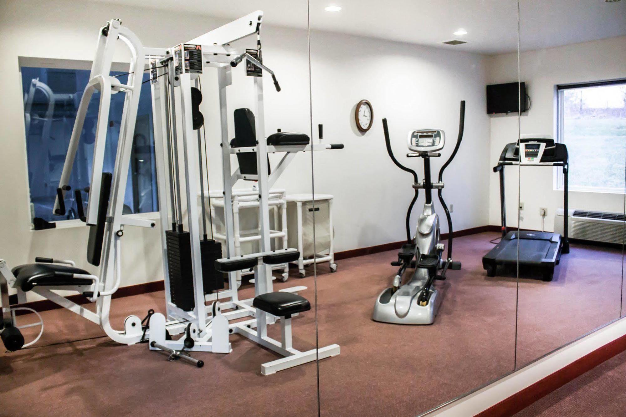 Quality Inn & Suites Chambersburg Bagian luar foto